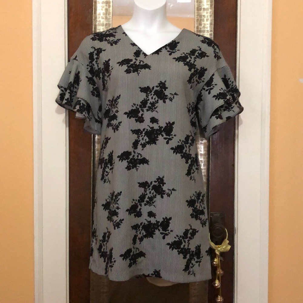 💜Striped floral shift dress w/ flair sleeves